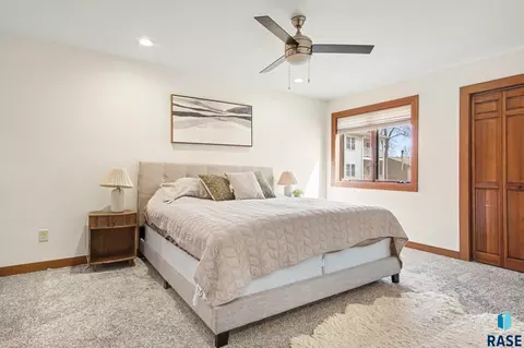 Bedroom - 220 S Lincoln St, Lennox, SD 57039 photo 11 of 17