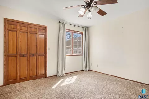 Bedroom - 220 S Lincoln St, Lennox, SD 57039 photo 12 of 17