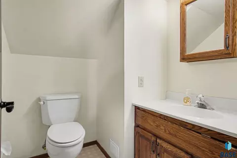 Bath - 220 S Lincoln St, Lennox, SD 57039 photo 8 of 12