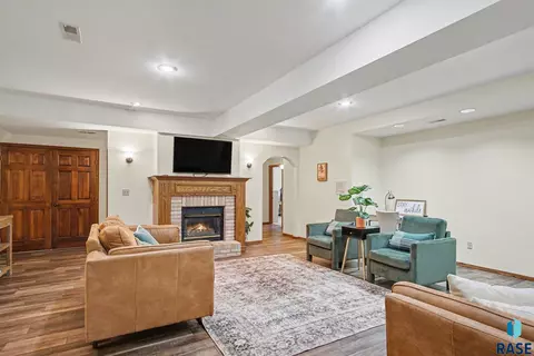 Living - 220 S Lincoln St, Lennox, SD 57039 photo 6 of 7
