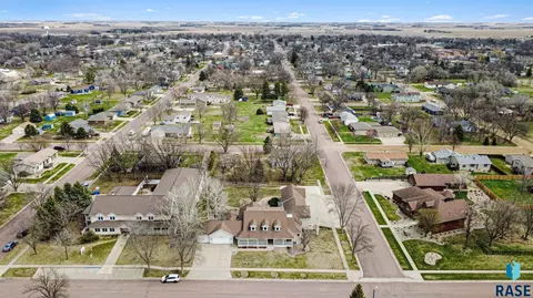 View/Area - 220 S Lincoln St, Lennox, SD 57039 photo 2 of 2