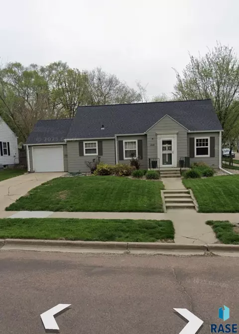 1928 S 4th Ave, Sioux Falls, SD 57105