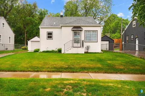 1309 W Sioux St, Sioux Falls, SD 57104
