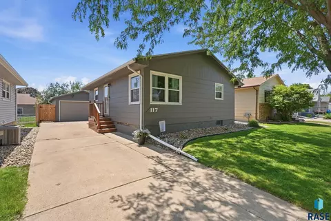 117 W 42nd St, Sioux Falls, SD 57105