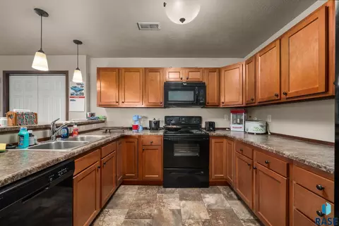 Kitchen - 101 107 Denver Pl, Tea, SD 57064 photo 4 of 7