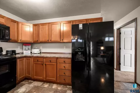 Kitchen - 101 107 Denver Pl, Tea, SD 57064 photo 6 of 7