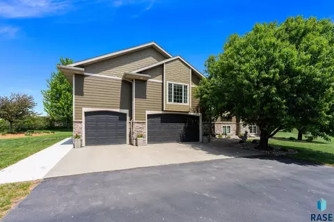 Exterior - 46650 Dakota St, Tea, SD 57064 photo 7 of 12