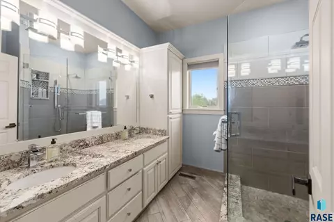 Bath - 46650 Dakota St, Tea, SD 57064 photo 1 of 6
