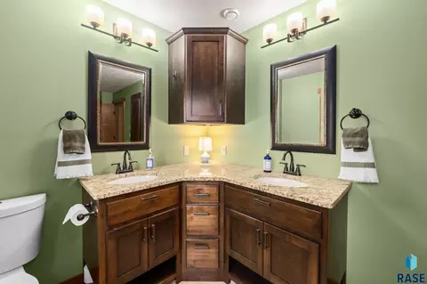 Bath - 46650 Dakota St, Tea, SD 57064 photo 4 of 6