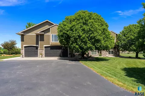 Exterior - 46650 Dakota St, Tea, SD 57064 photo 9 of 12