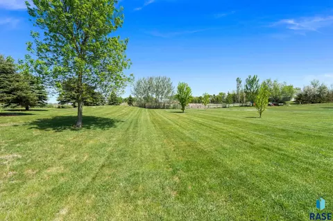 Exterior - 46650 Dakota St, Tea, SD 57064 photo 10 of 12