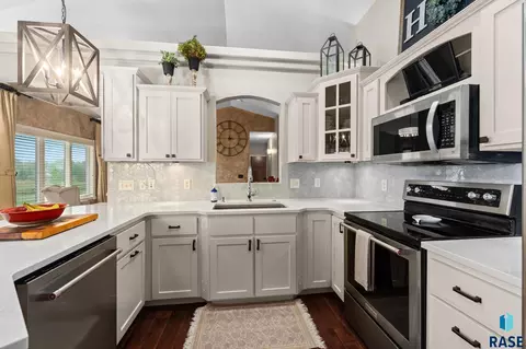 Kitchen - 46650 Dakota St, Tea, SD 57064 photo 1 of 5