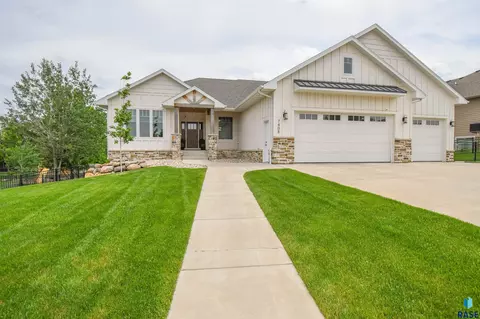 7408 S Ballymore Cir, Sioux Falls, SD 57108