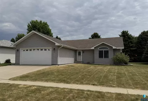 1911 Pebble Beach Cir, Brookings, SD 57006