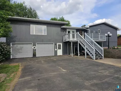 100 S Allen Ave, Colman, SD 57017