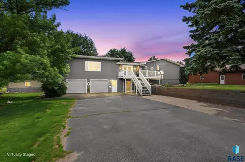 100 S Allen Ave, Colman, SD 57017