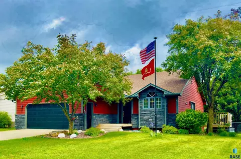 904 E Maywood St, Brandon, SD 57005