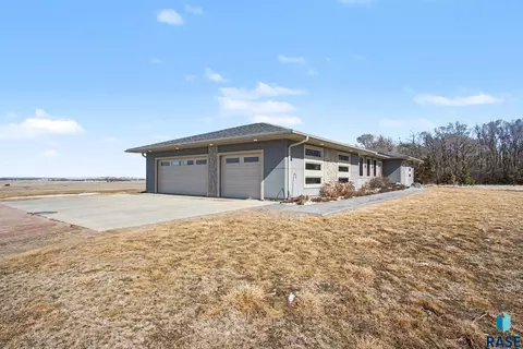 47866 244th St, Dell Rapids, SD 57022 photo 2