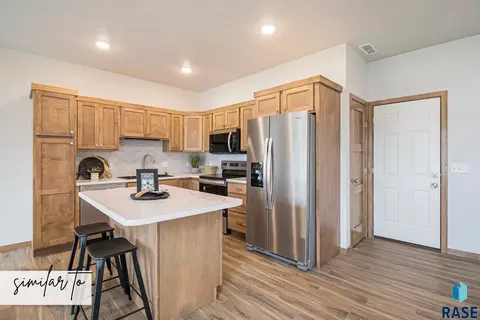 Kitchen - 5726 E Avett Pl, Sioux Falls, SD 57108 photo 3 of 3