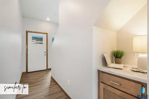 Entry Way - 5726 E Avett Pl, Sioux Falls, SD 57108 photo 2 of 2
