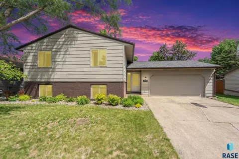 5716 W Bluestem St, Sioux Falls, SD 57106