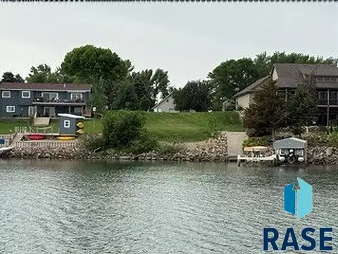 6554 Killarney Park Dr, Wentworth, SD 57075