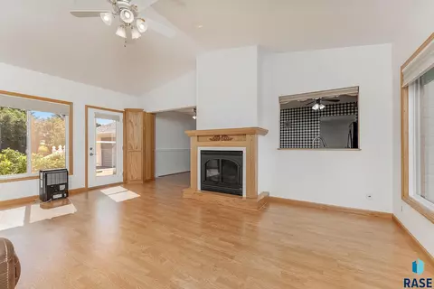 Living - 924 Dows St, Garretson, SD 57030 photo 5 of 6