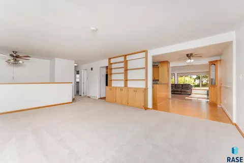 Living - 924 Dows St, Garretson, SD 57030 photo 4 of 6