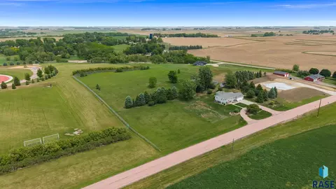 View/Area - 924 Dows St, Garretson, SD 57030 photo 1 of 10