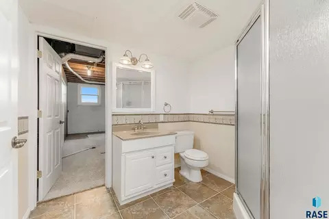 Bath - 924 Dows St, Garretson, SD 57030 photo 2 of 2