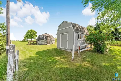 Exterior - 924 Dows St, Garretson, SD 57030 photo 1 of 2