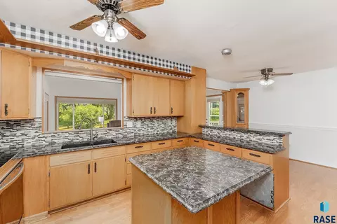 Kitchen - 924 Dows St, Garretson, SD 57030 photo 3 of 3
