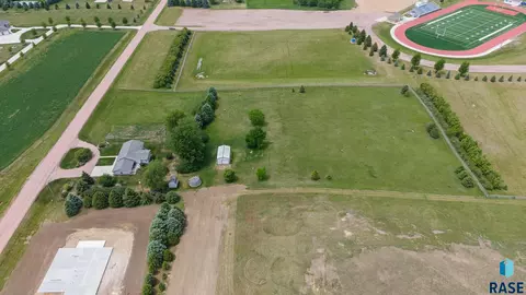 View/Area - 924 Dows St, Garretson, SD 57030 photo 8 of 10