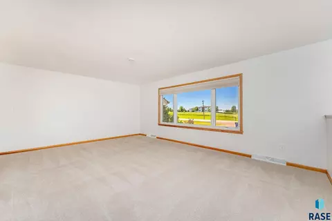 Living - 924 Dows St, Garretson, SD 57030 photo 2 of 6