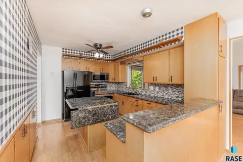 Kitchen - 924 Dows St, Garretson, SD 57030 photo 2 of 3