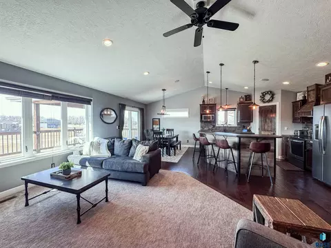 Living - 25785 Frederick Cir, Renner, SD 57055 photo 5 of 8