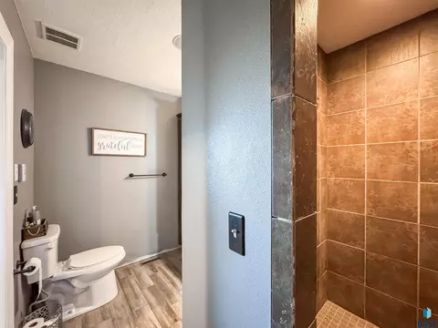 Bath - 25785 Frederick Cir, Renner, SD 57055 photo 3 of 7