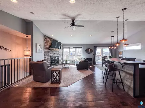 Living - 25785 Frederick Cir, Renner, SD 57055 photo 7 of 8