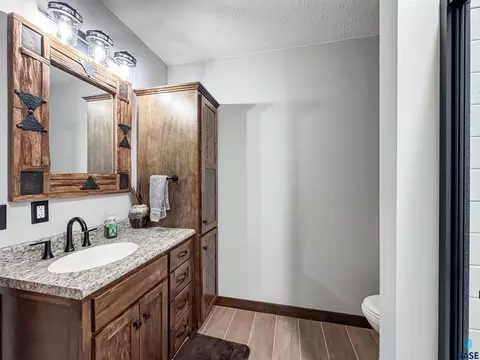Bath - 25785 Frederick Cir, Renner, SD 57055 photo 6 of 7
