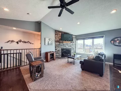 Living - 25785 Frederick Cir, Renner, SD 57055 photo 1 of 8