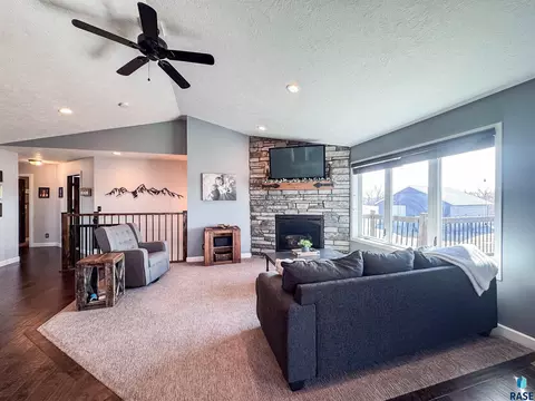 Living - 25785 Frederick Cir, Renner, SD 57055 photo 6 of 8
