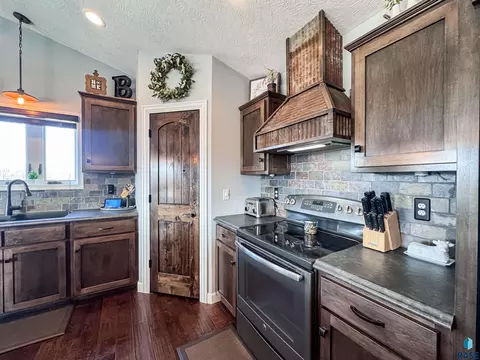 Kitchen - 25785 Frederick Cir, Renner, SD 57055 photo 2 of 4