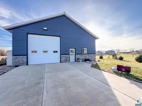 Exterior - 25785 Frederick Cir, Renner, SD 57055 photo 2 of 4