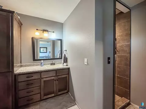 Bath - 25785 Frederick Cir, Renner, SD 57055 photo 2 of 7