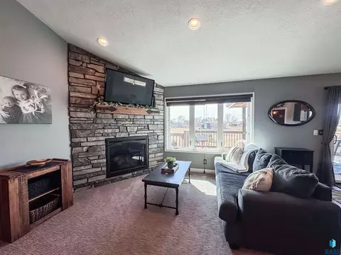 Living - 25785 Frederick Cir, Renner, SD 57055 photo 2 of 8