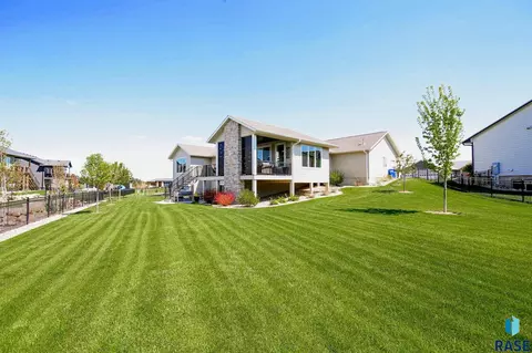 Exterior - 6704 E Spitfire Cir, Sioux Falls, SD 57110 photo 4 of 6