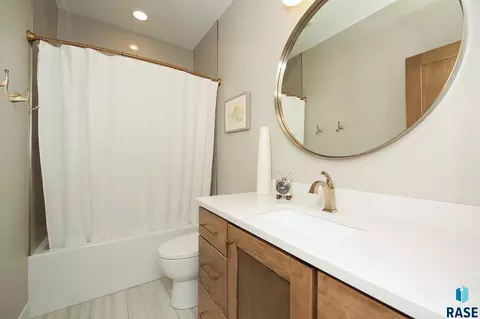 Bath - 6704 E Spitfire Cir, Sioux Falls, SD 57110 photo 3 of 4