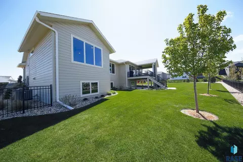 Exterior - 6704 E Spitfire Cir, Sioux Falls, SD 57110 photo 5 of 6