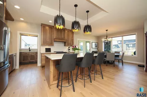 Kitchen - 6704 E Spitfire Cir, Sioux Falls, SD 57110 photo 5 of 8