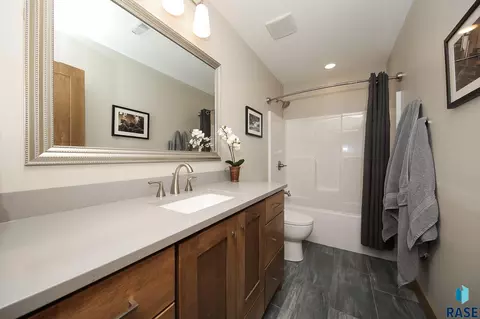 Bath - 6704 E Spitfire Cir, Sioux Falls, SD 57110 photo 4 of 4